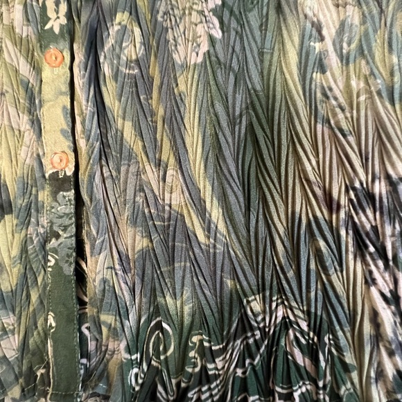 EK DESIGNS SIZE M GORGEOUS PATTERNED SHADES OF GREENS/GRAY 3/4 SLEEVE BUTTON UP - Picture 7 of 11